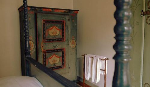 Queen Room with Shared Bathroom