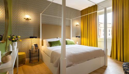 Deluxe Suite with View