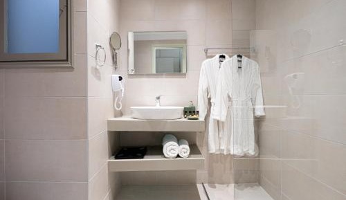 Double or Twin Room with Sea View