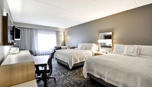 Queen Room with Two Queen Beds - Hearing Accessible