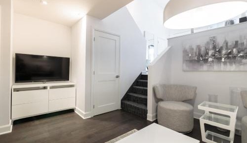Split Level Apartment 102