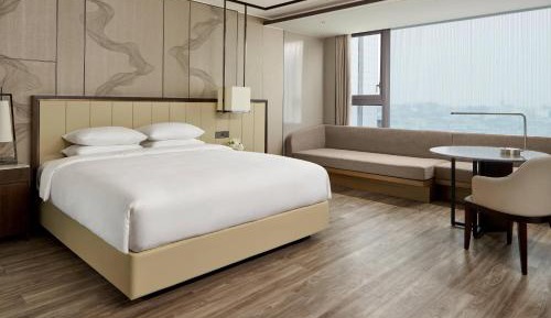 Premium King Room - Club Lounge Access