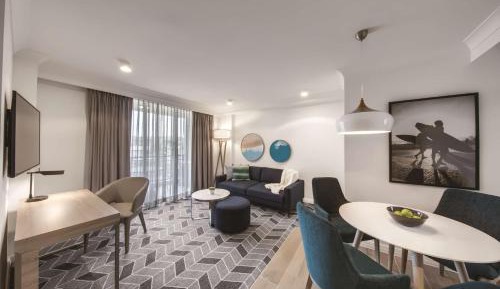 One-Bedroom Queen Apartment