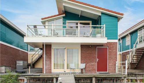 Three-Bedroom Holiday Home 