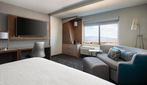 Guest room, 1 King, Sofa bed, Mountain view