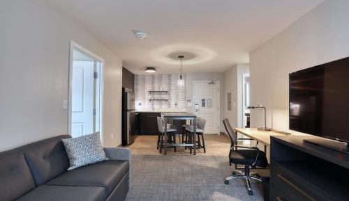 2 Bedroom Suite