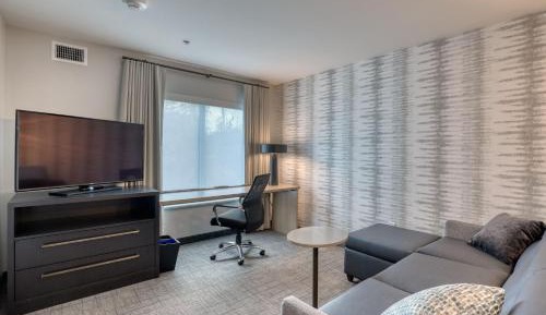 King Studio with Sofa Bed - Hearing Accessible