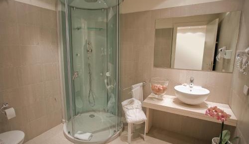 Deluxe Double or Twin Room for Single Use