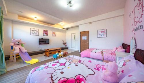 Family Room with Mountain View