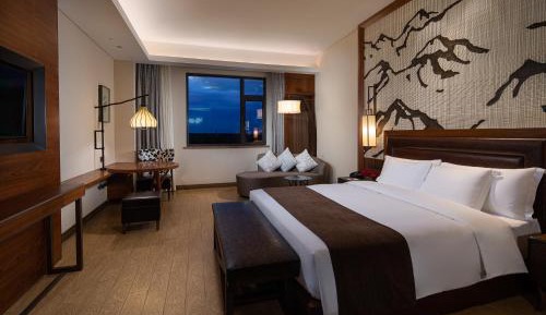 Standard King Room with Garden View