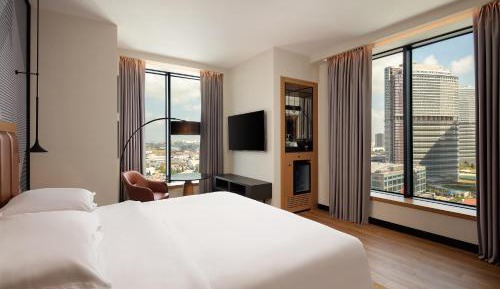 Executive Corner Twin Room with City View - Club Lounge Access