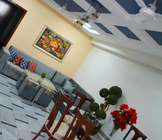 Apartment with Mountain View