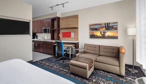 King Studio with Sofa Bed