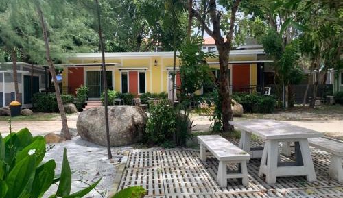 Bungalow with Garden View