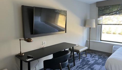 Larger Guest room, 1 King, Top floor