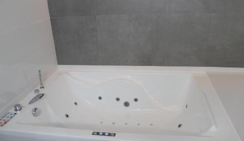 Deluxe Suite with Spa Bath