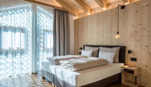 Superior One-Bedroom Apartment with Balcony