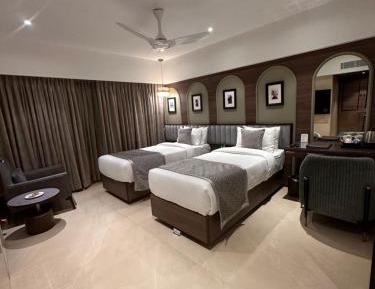 Elegant  Room Twin Bed