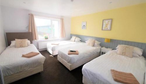 Quadruple Room with En-Suite and Sea View