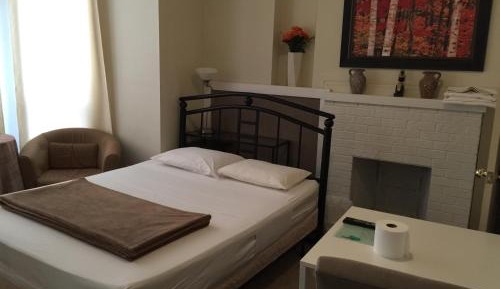 Room with One Queen Bed