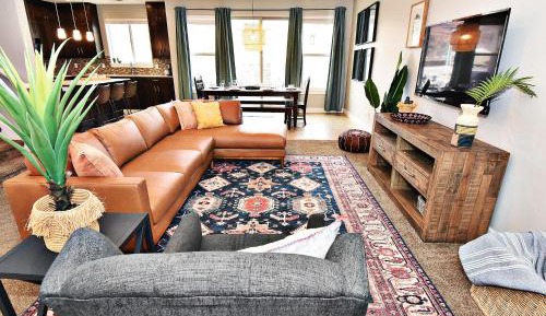 Eight-Bedroom Holiday Home