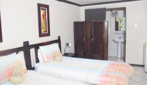 Queen Room with Pool View