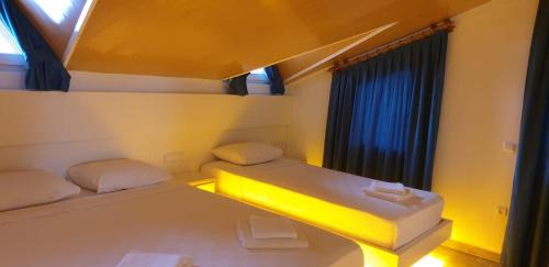 Economy Triple Room