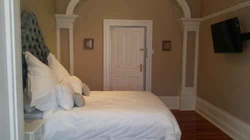 Family Room with Balcony 8