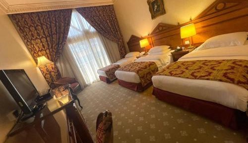 Deluxe Room with Three Single Beds 