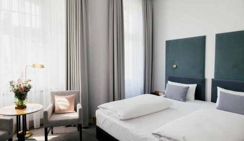 Comfort Double Room (bed size 71 in)