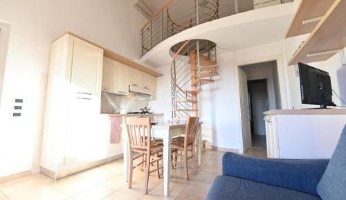 One-Bedroom Apartment - Split Level