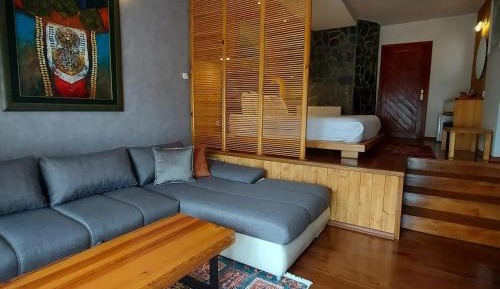 Suite with Mountain View