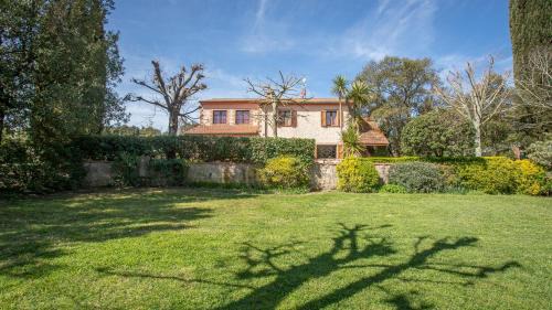 Villa with Garden View