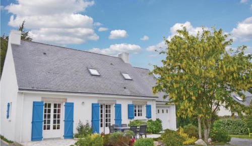 Six-Bedroom Holiday Home