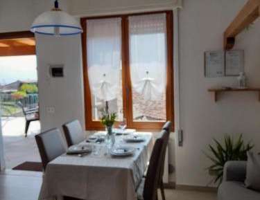 Apartment with Mountain View