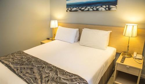 Waves King Suite with Spa Bath