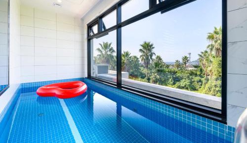 Double or Twin Room with Swimming Pool Access