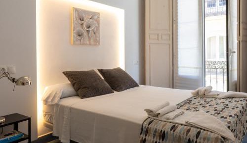 One-Bedroom Apartment with Balcony (3 Adults)