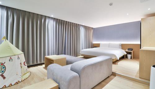 Queen Room with Spa Bath