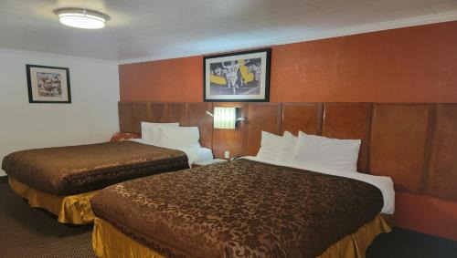 Queen Room with Two Queen Beds - Non-Pet Friendly