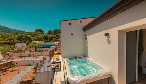 Deluxe Double Room with Bath