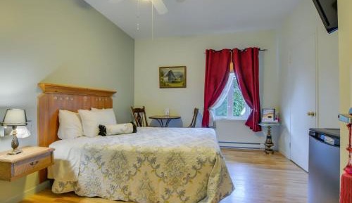 Double Room with Private Bathroom