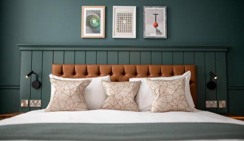 Family Suite (2 Adults + 2 Children)