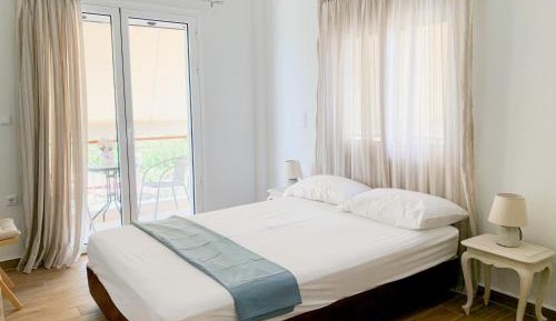 Apartment with Mountain View