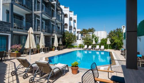Apartment with Pool View 