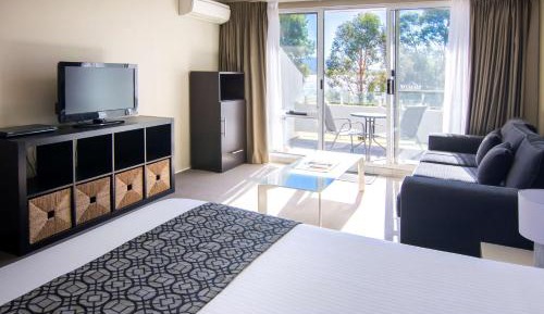 Queen Studio Apartment