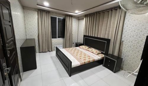 Apartment with Mountain View