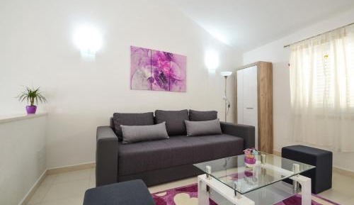 One-Bedroom Holiday Home