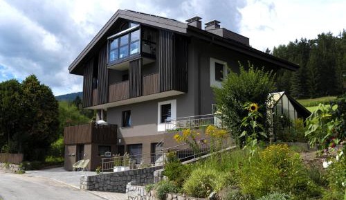 Apartment with Mountain View
