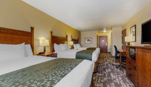 Queen Room with Three Queen Beds - Non-Smoking